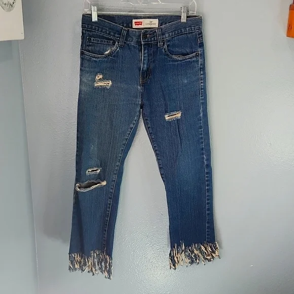 Levi's 510 Distressed Cropped Jean's - Picture 1 of 4